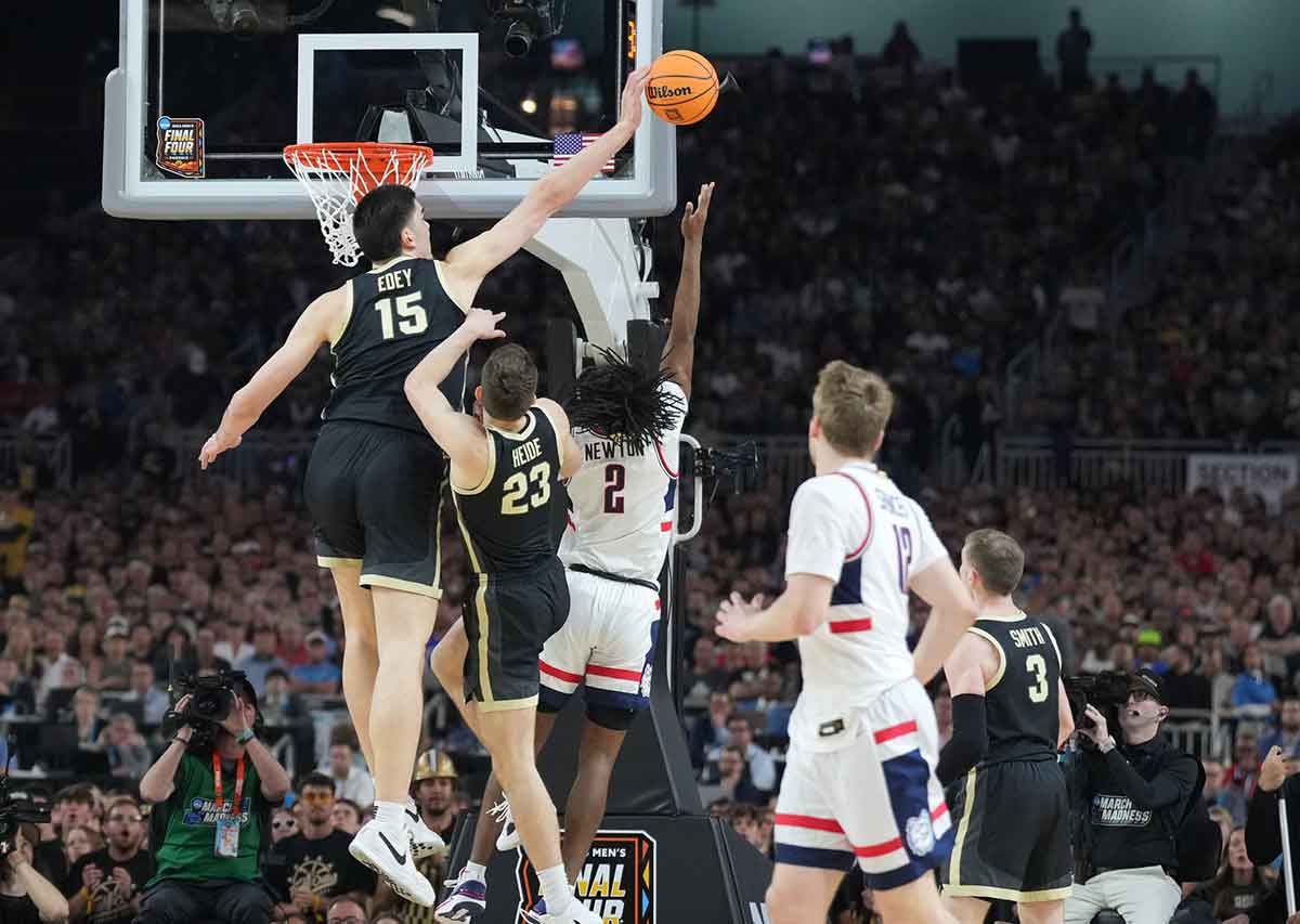 Purdue Boilermakers center Zach Edey (15) blocks the shot of Connecticut Huskies guard Tristen Newton (2) in the national championship game of the Final Four of the 2024 NCAA Tournament at State Farm Stadium