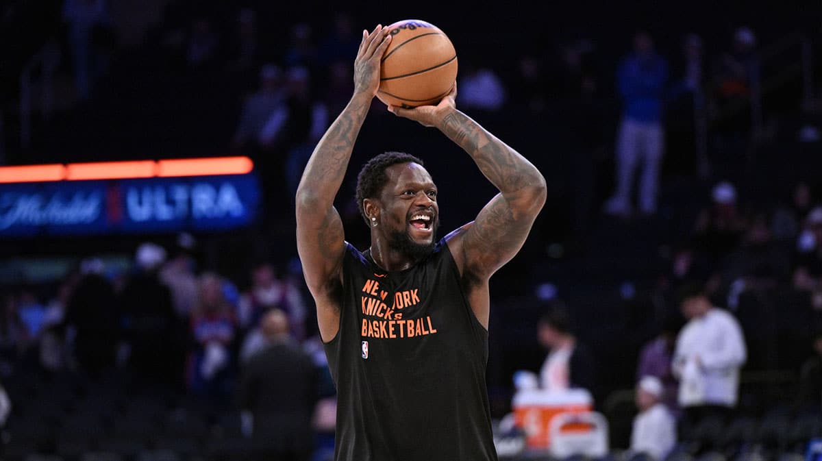 New York Knicks forward Julius Randle (30) warms up before a game against the New York Knicks at Madison Square Garden.