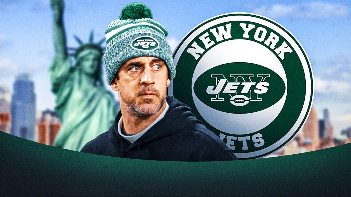 Jets' Aaron Rodgers stands in front of New York City sky line amid minicamp and injury rumors