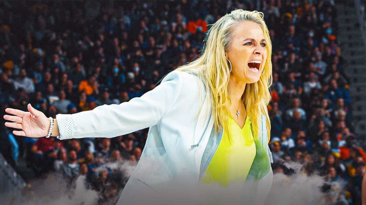 Becky Hammon looking furious in the sideline.