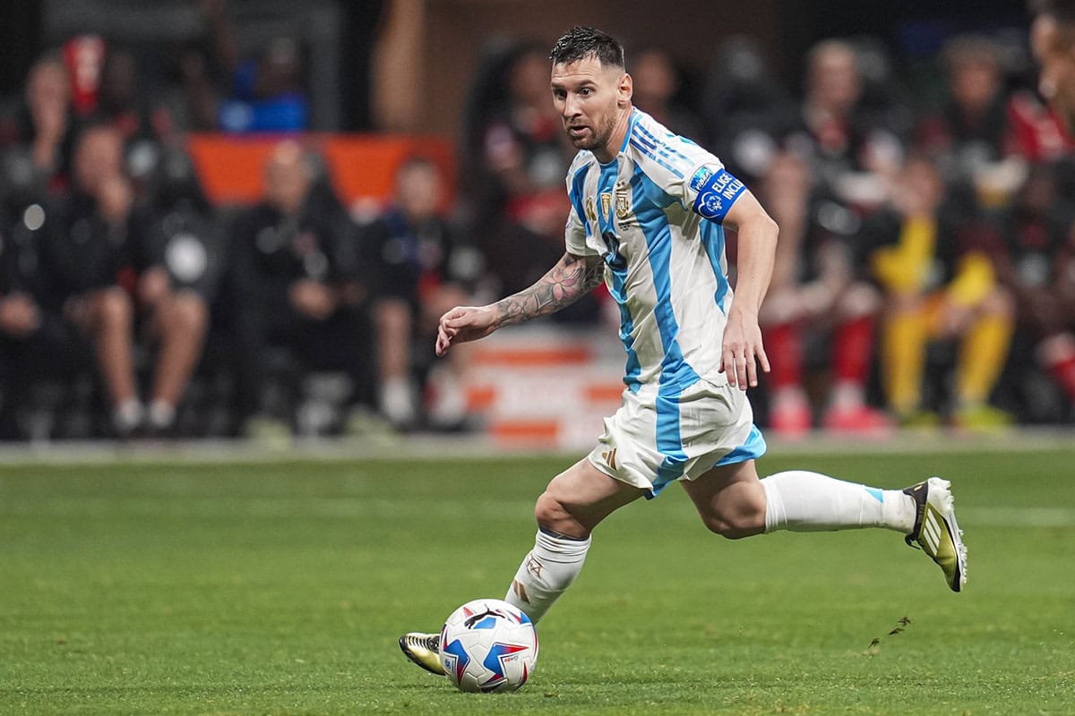 Argentina forward Lionel Messi (10) in action against Canada during the second half at Mercedez-Benz Stadium. Mandatory 