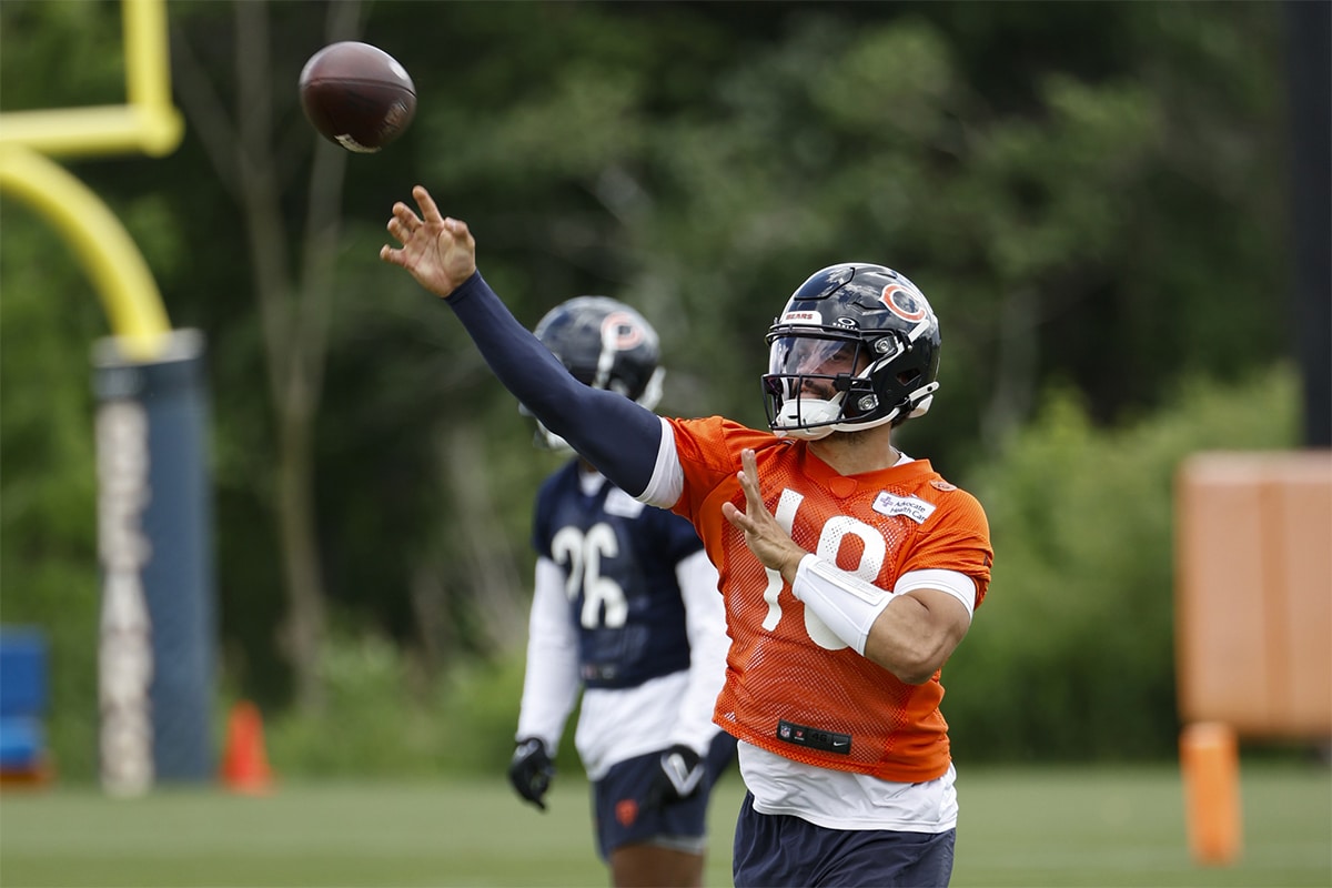 Chicago Bears quarterback Caleb Williams (18) passes the ball during the team's minicamp at Halas Hall. 