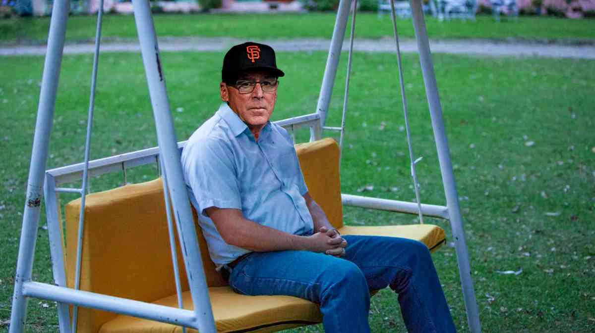 Bob Melvin (Giants manager) as the sad pablo escobar meme