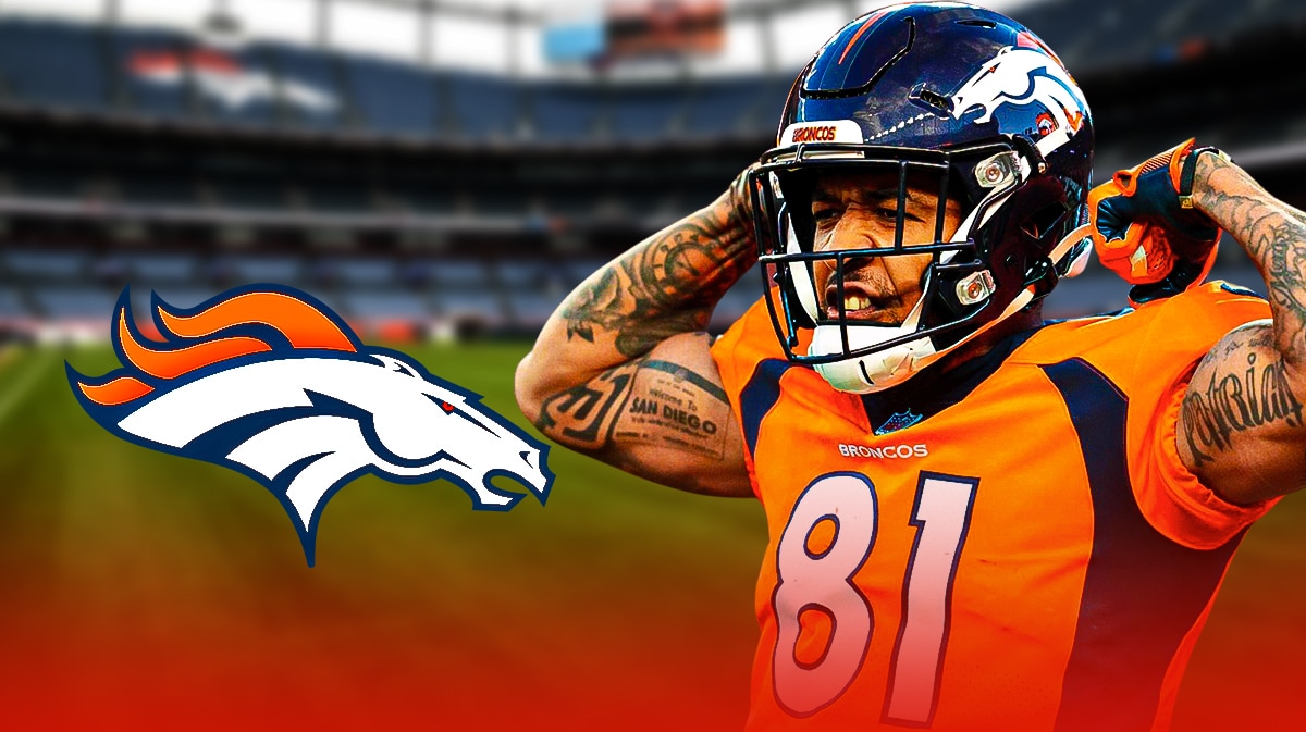 Broncos WR Tim Patrick flexing