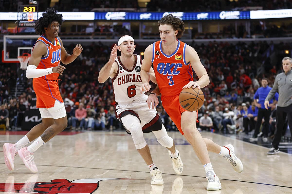 Oklahoma City Thunder guard Josh Giddey (3) drives to the basket against Chicago Bulls guard Alex Caruso (6) during the second half at United Center.