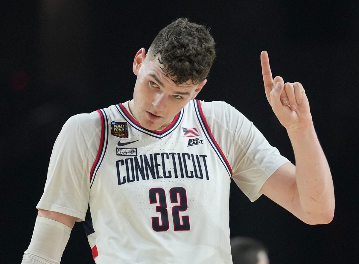 Connecticut Huskies center Donovan Clingan (32) reacts against the Alabama Crimson Tide in the semifinals of the men's Final Four of the 2024 NCAA Tournament at State Farm Stadium.