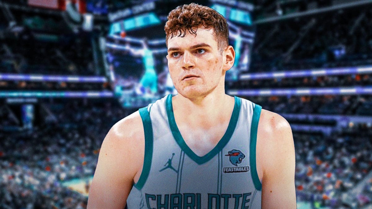 Donovan Clingan in a Hornets jersey