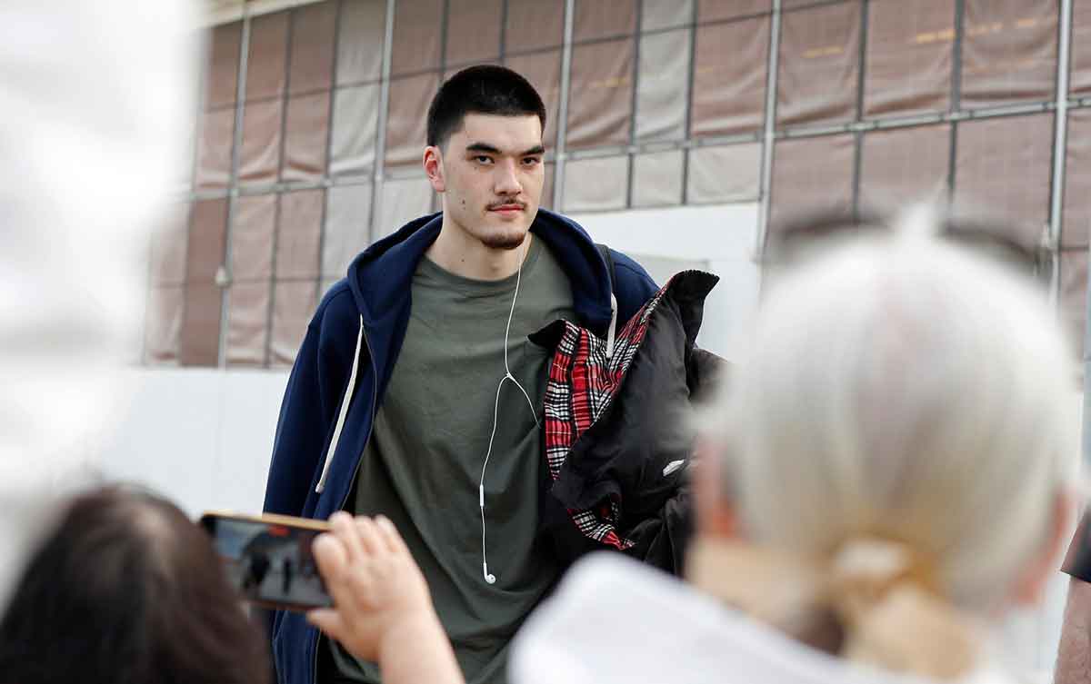 Purdue Boilermakers center Zach Edey (15) is welcomed back by fans, Tuesday, April 9, 2024, at Purdue University Airport in West Lafayette, Ind. The Purdue Boilermakers returned to town after falling to the Connecticut Huskies in the NCAA Men’s Basketball National Championship.