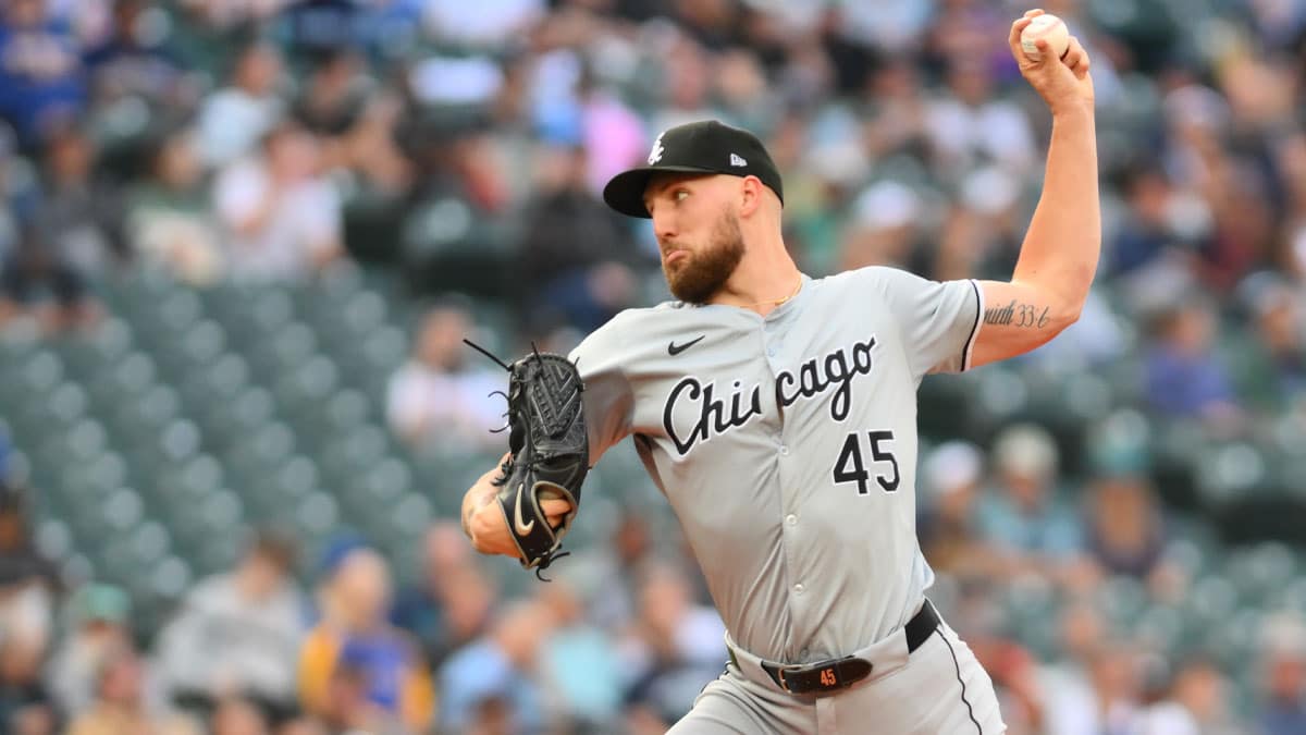 Chicago White Sox starting pitcher Garrett Crochet (45) pitches to the Seattle Mariners during the second inning at T-Mobile Park.