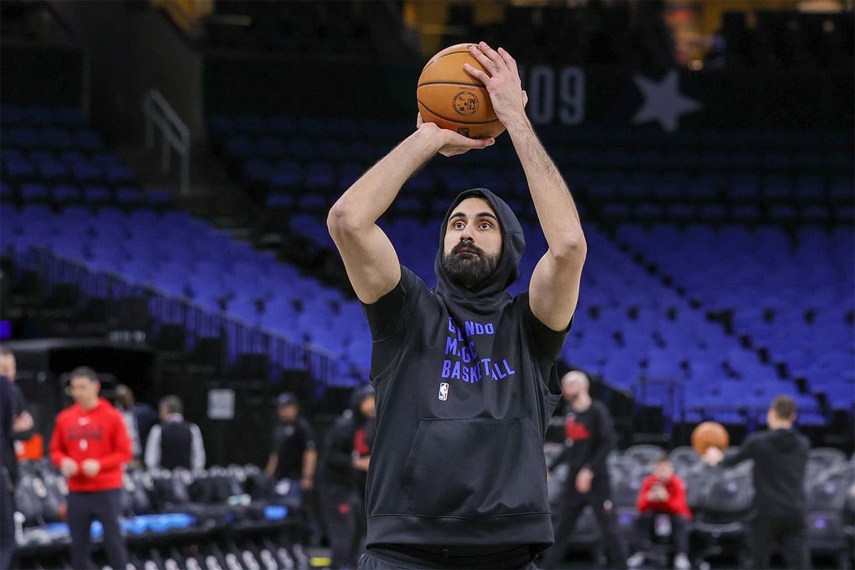 Orlando Magic center Goga Bitadze warms up before the game against the Chicago Bulls at KIA Center