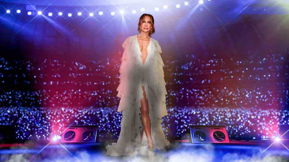 Jennifer Lopez on stage