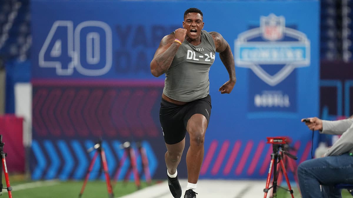 Louisiana State defensive lineman Maason Smith (DL24) works out during the 2024 NFL Combine at Lucas Oil Stadium. 