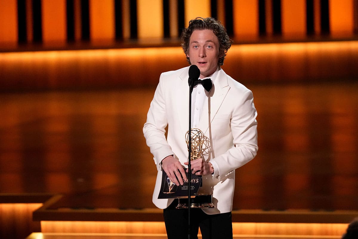 Jeremy Allen White accepting an award at the 2024 Emmys.