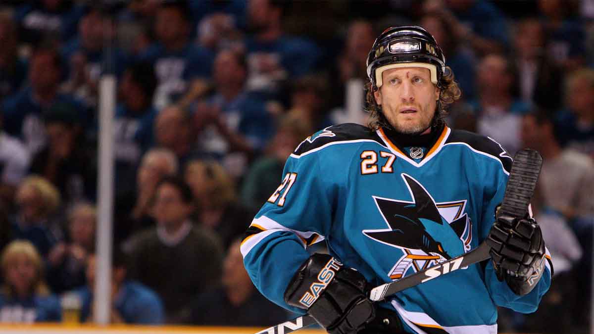 San Jose Sharks center Jeremy Roenick (27) during the 2nd period in game 2 of the Western Conference Semifinal playoffs against the Dallas Stars at HP Pavilion in San Jose, CA. The Stars defeated the Sharks 5-2.