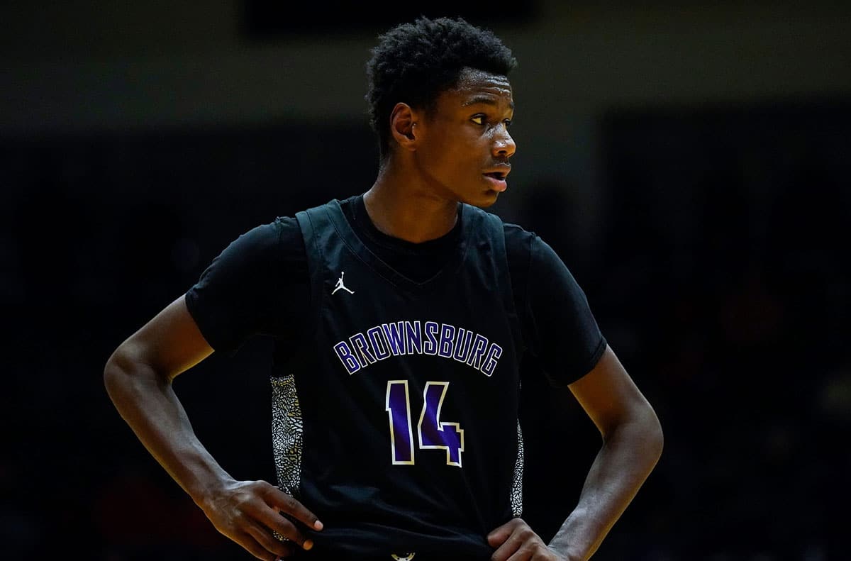 Brownsburg Bulldogs forward Kanon Catchings (14) walks up the court Saturday, March 18, 2023 at New Castle Fieldhouse in New Castle. The Ben Davis Giants defeated the Brownsburg Bulldogs, 66-38, for the IHSAA Class 4A Semistate championship game. High School Basketball Ini Hs Basketball