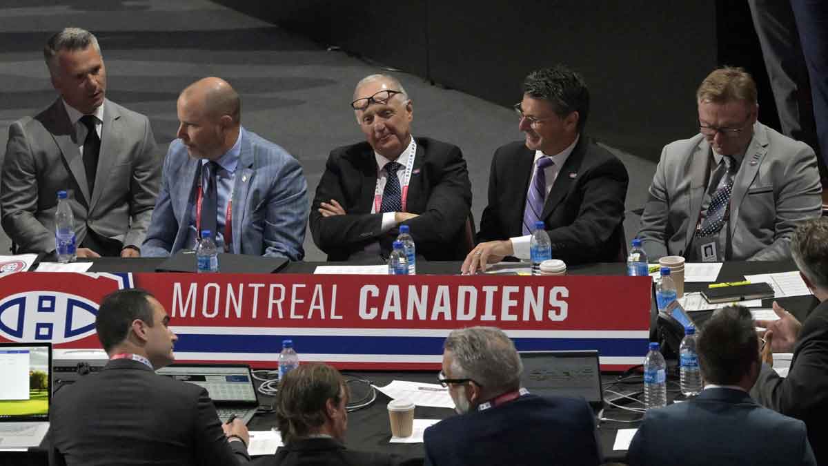 General view of the Montreal Canadiens table during the second round of the 2022 NHL Draft at the Bell Centre. Montreal Canadiens head coach Martin St-Louis and General Manager Kent Hughes on the left.