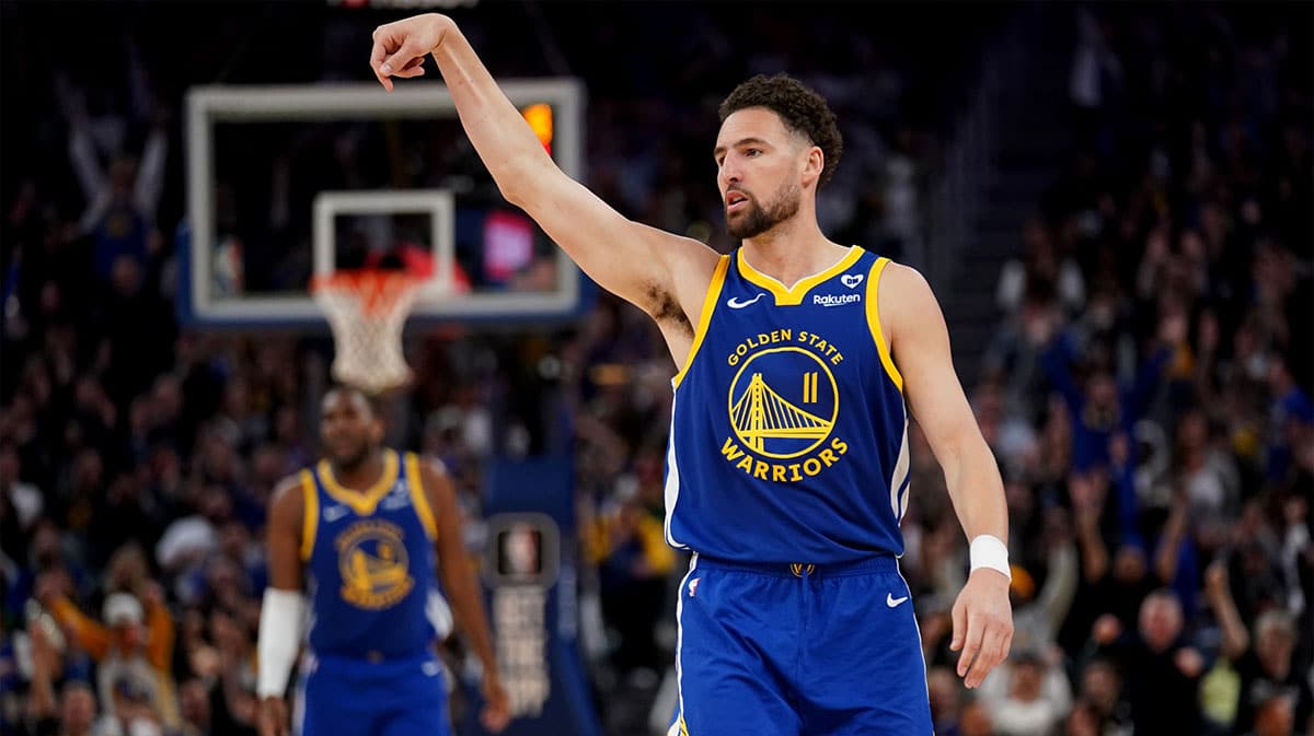 Golden State Warriors guard Klay Thompson (11) reacts after making a three point basket against the Dallas Mavericks in the fourth quarter at the Chase Center.