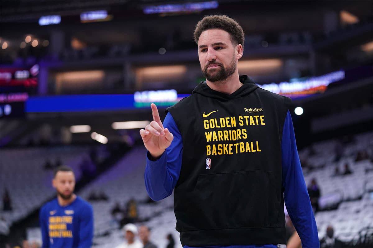 Klay Thompson warmups with the Warriors