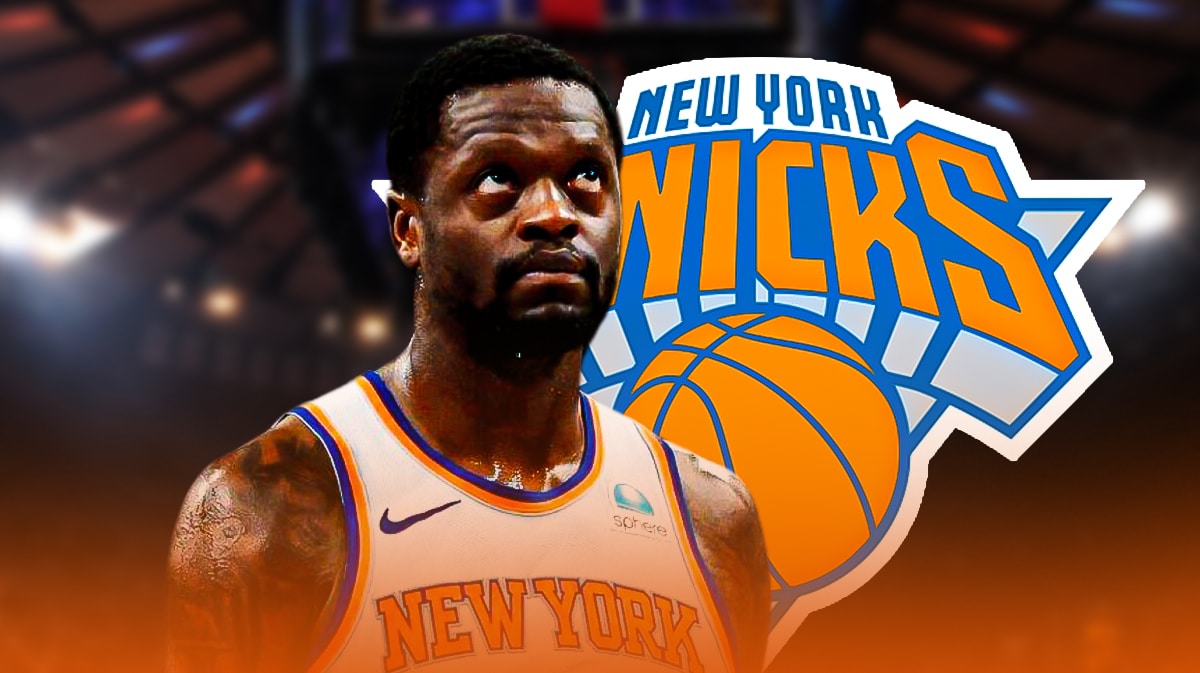 Knicks' Julius Randle looks at Celtics fans after bold gesture