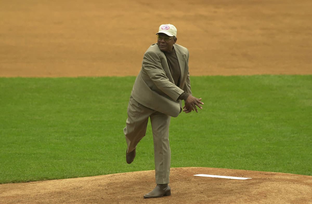 Hall of Famer Willie Mays throws out the first pitch prior to the Mets/ Cardinals game Sunday at Shea Stadium on July 30, 2000.