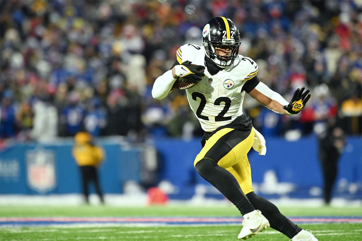 Pittsburgh Steelers running back Najee Harris (22) runs the ball in the first half against the Buffalo Bills in a 2024 AFC wild card game at Highmark Stadium.