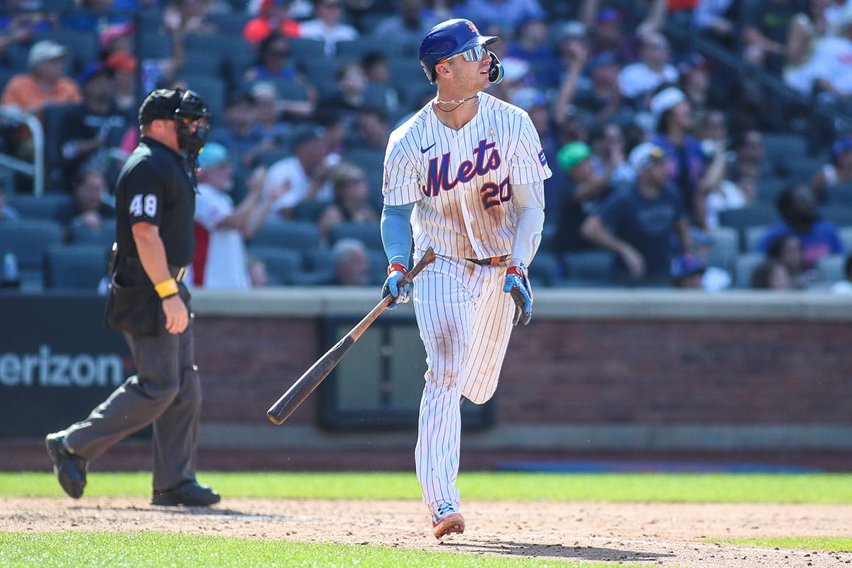 New York Mets first baseman Pete Alonso (20) hits a solo home run in the seventh inning against the Seattle Mariners at Citi Field. 
