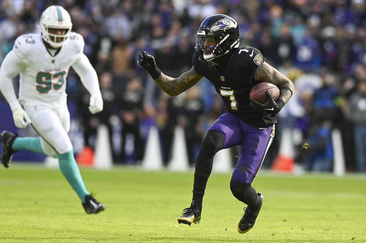 Baltimore Ravens wide receiver Rashod Bateman (7) runs after the catch during the first quarter against the Miami Dolphins at M&T Bank Stadium