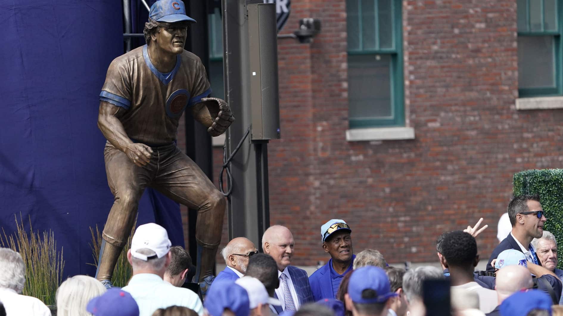  Ryne Sandberg (center) stands in front of his statue during the dedication ceremony before the game between the Chicago Cubs and the New York Mets at Wrigley Field.