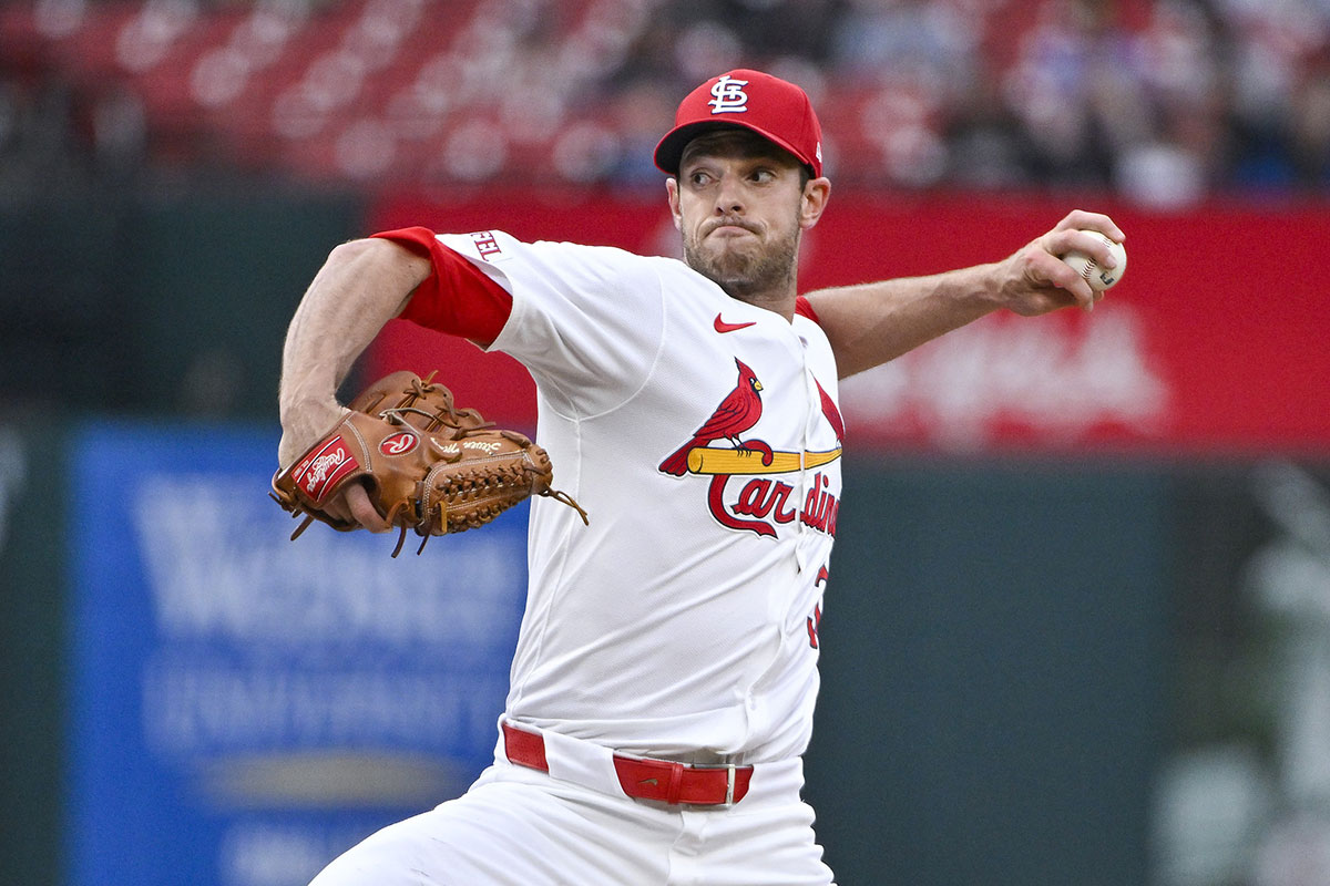 St. Louis Cardinals starting pitcher Steven Matz (32) pitches against the Arizona Diamondbacks during the first inning at Busch Stadium.