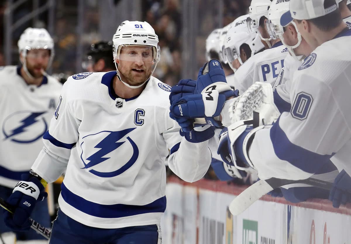Tampa Bay Lightning center Steven Stamkos (91) celebrates his goal with the Lightning bench against the Pittsburgh Penguins during the third period at PPG Paints Arena. The Penguins won 5-4.