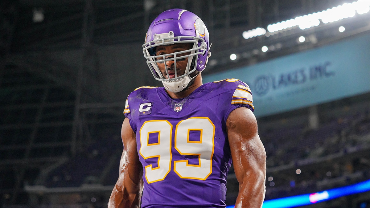 Vikings linebacker Danielle Hunter (99) warms up before the game against the Chicago Bears at U.S. Bank Stadium.