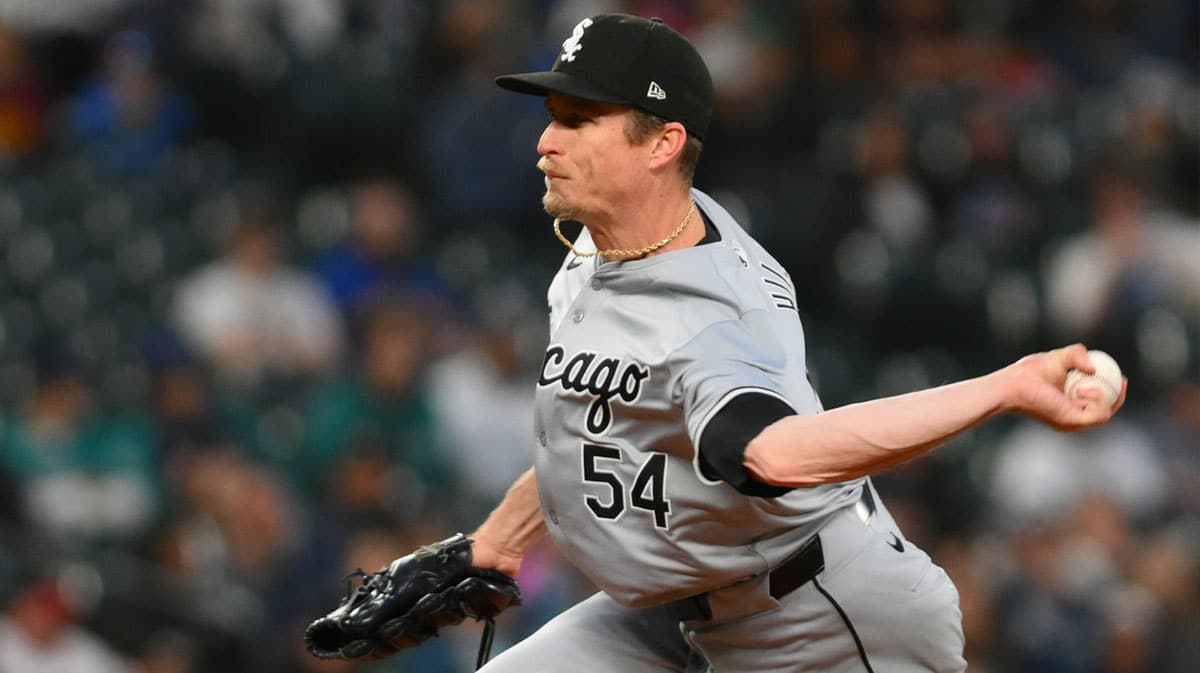 Chicago White Sox relief pitcher Tim Hill (54) pitches to the Seattle Mariners during the eighth inning at T-Mobile Park.