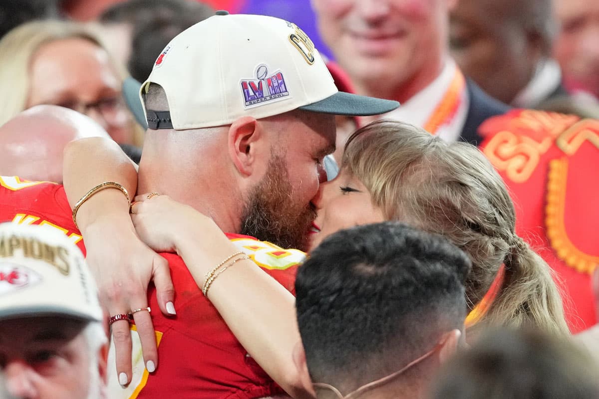 Travis Kelce, Taylor Swift kiss after Super Bowl LVIII.