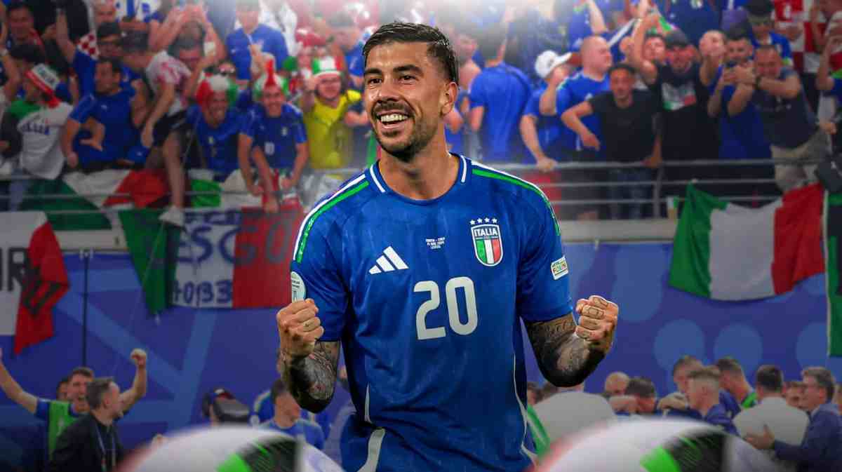 Italy fans cheering on Mattia Zaccagni