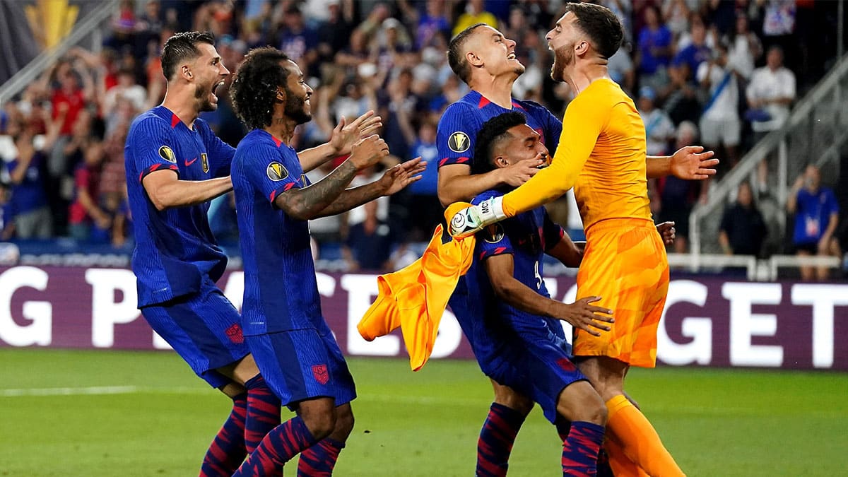 USMNT players celebrate with goalkeeper Matt Turner after beating Canada in the Gold Cup quarterfinals