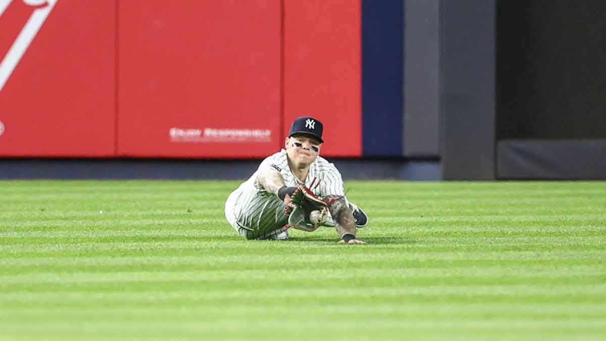 New York Yankees left fielder Alex Verdugo (24) makes a diving catch in the sixth inning against the Houston Astros at Yankee Stadium.