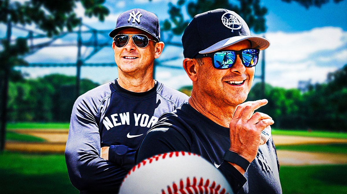 Yankees manager Aaron Boone smiling.