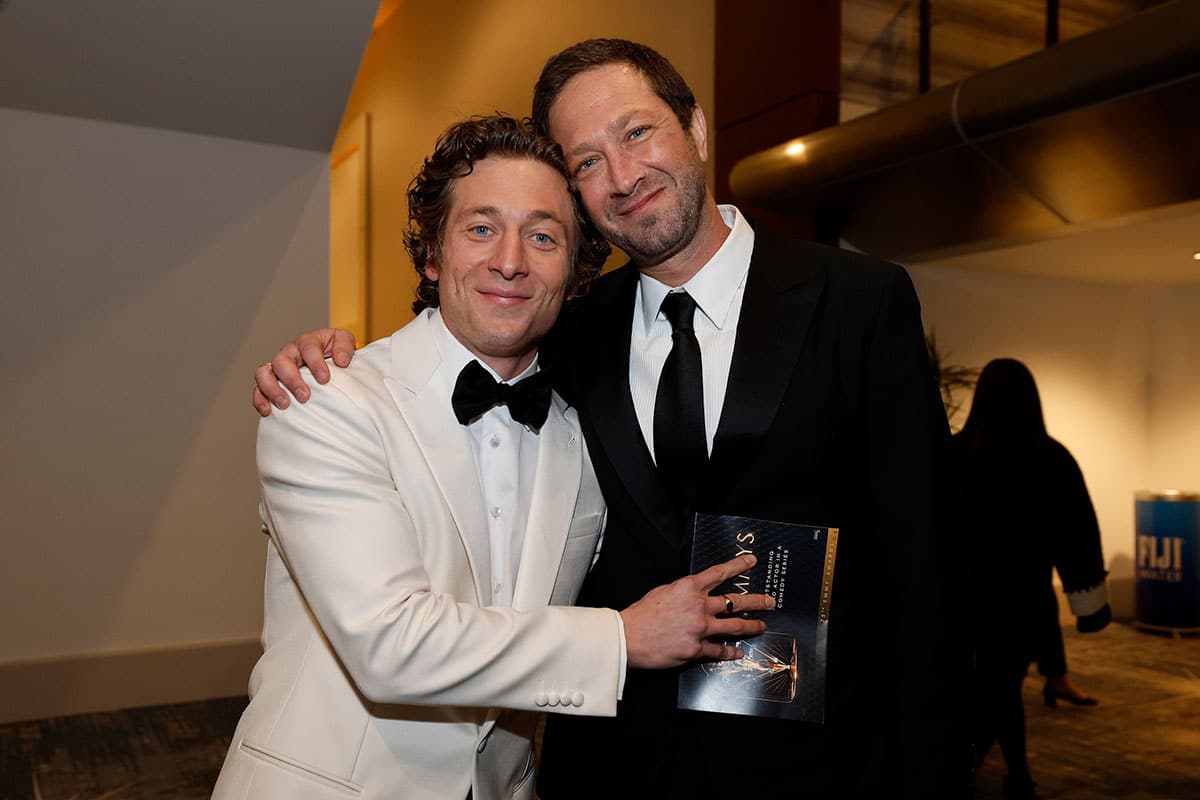 Jeremy Allen White and Ebon Moss-Bachrach at the 2024 Emmys.