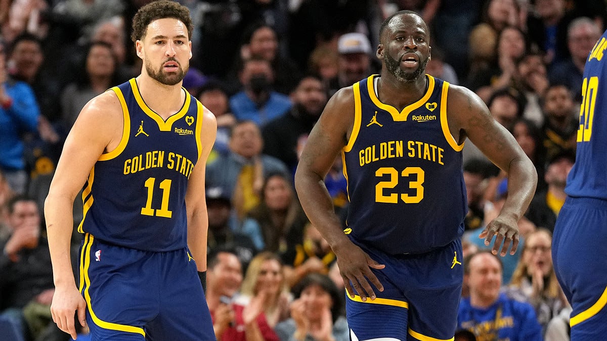 Golden State Warriors guard Klay Thompson (11) and forward Draymond Green (23) during the third quarter against the Los Angeles Lakers at Chase Center.