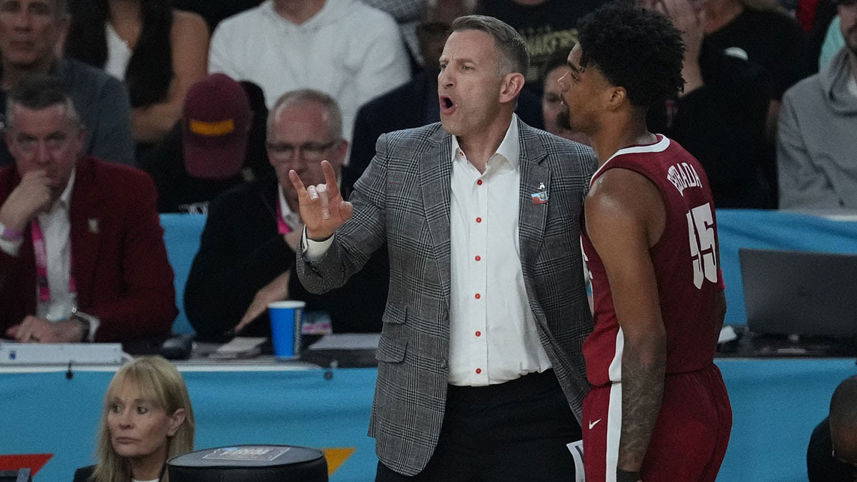 Alabama Crimson Tide head coach Nate Oats reacts against the Connecticut Huskies in the semifinals of the men's Final Four of the 2024 NCAA Tournament at State Farm Stadium. 