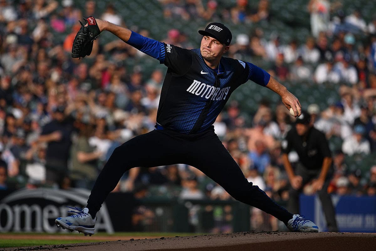 Detroit Tigers starting pitcher Tarik Skubal (29) throws a pitch against the Los Angeles Dodgers in the first inning at Comerica Park.