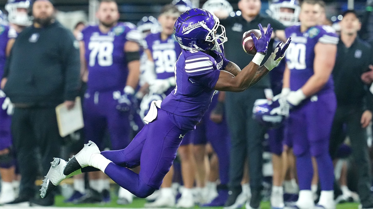 Northwestern Wildcats wide receiver A.J. Henning (8) makes a catch against the Utah Utes during the fourth quarter at Allegiant Stadium.