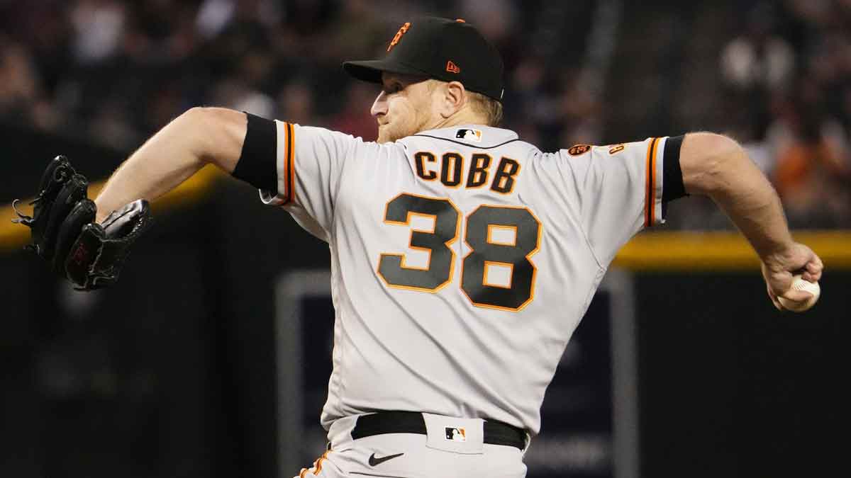 San Francisco Giants starting pitcher Alex Cobb (38) throws to the Arizona Diamondbacks in the first inning at Chase Field in Phoenix on Sept. 19, 2023.