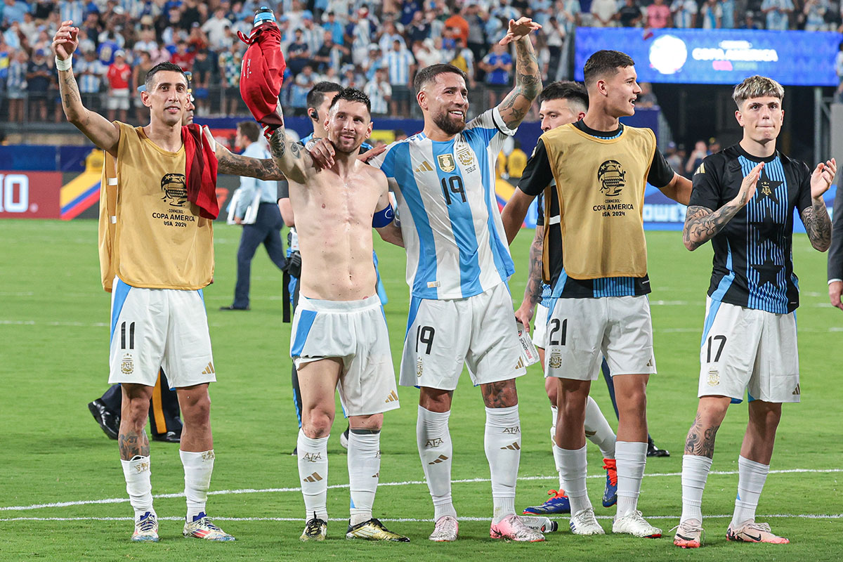 Argentina forward Angel Di Maria (11) and forward Lionel Messi (10) celebrates with teammates after the match against Canada at Metlife Stadium. Mandatory Credit: Vincent Carchietta-USA TODAY Sports