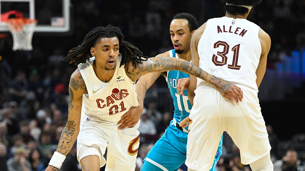 Cleveland Cavaliers forward Emoni Bates (21) dribbles around Charlotte Hornets guard Amari Bailey (10) in the second quarter at Rocket Mortgage FieldHouse.