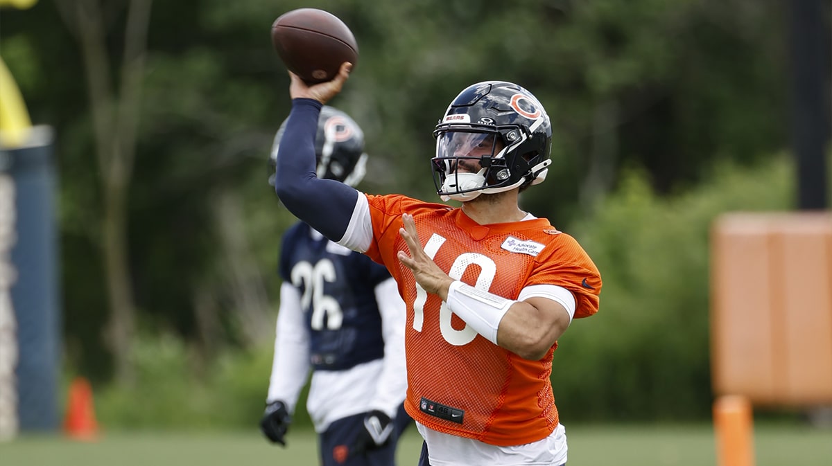 Chicago Bears quarterback Caleb Williams (18) passes the ball during the team's minicamp at Halas Hall. 