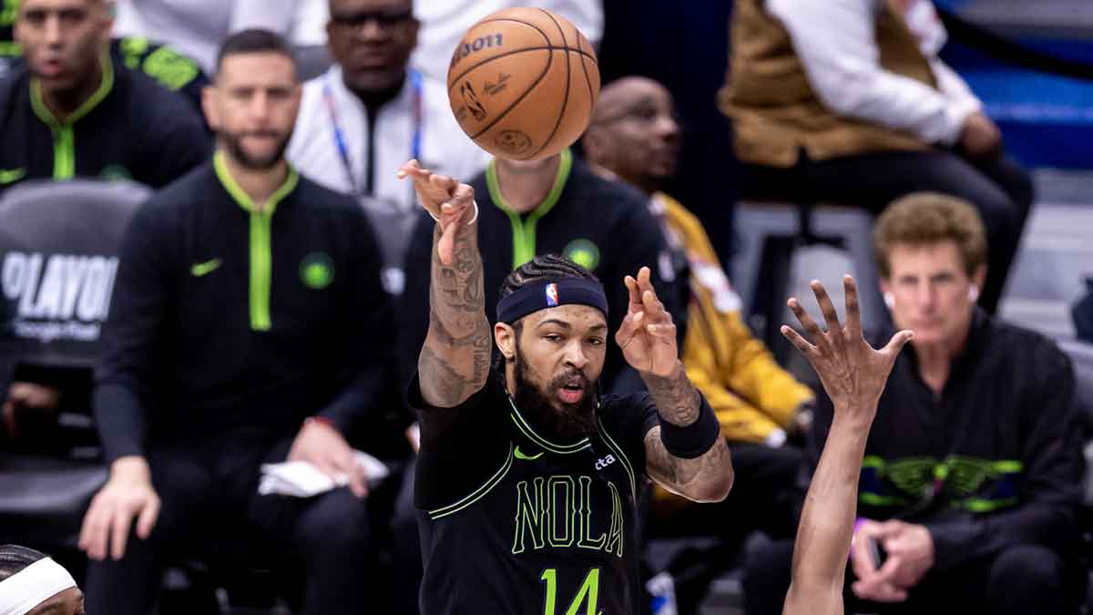 New Orleans Pelicans forward Brandon Ingram (14) passes the ball against the Oklahoma City Thunder