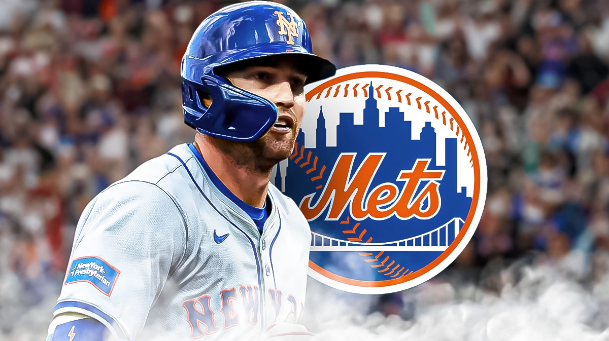 Mets' Brandon Nimmo looks at crowd after injury scare, Nationals fans in background