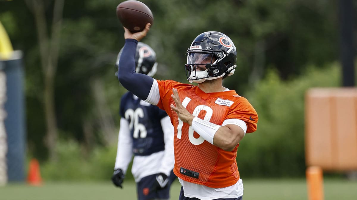 Chicago Bears quarterback Caleb Williams (18) passes the ball during the team's minicamp at Halas Hall.