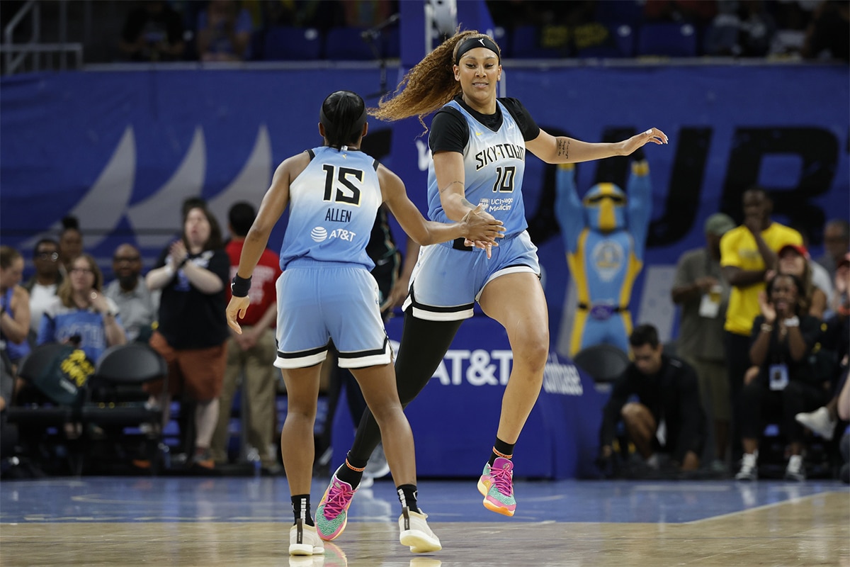 Chicago Sky center Kamilla Cardoso (10) celebrates with guard Lindsay Allen (15) after scoring against the New York Liberty